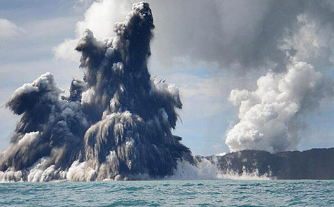 海底火山喷发催生新岛屿